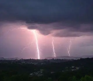 trovões e raios em Osasco